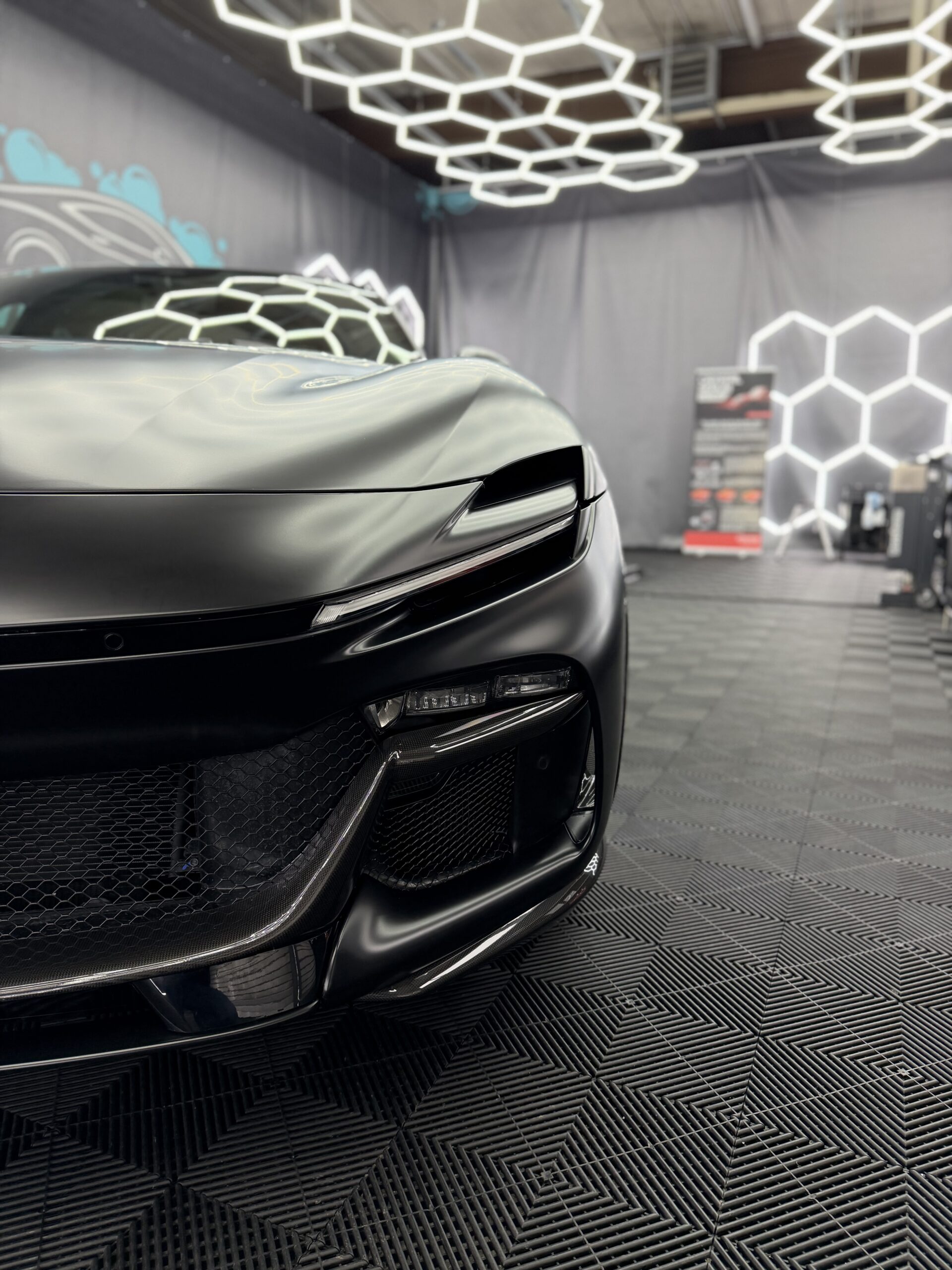 Ferrari Purosangue mit XPEL Lackschutzfolierung Nahaufnahme Front